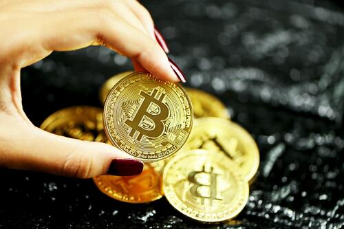 Altın Fiyatları ile Bitcoin Arasındaki Ters Korelasyon